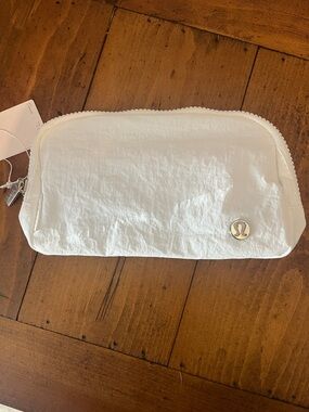 lululemon athletica White Everywhere belt bag